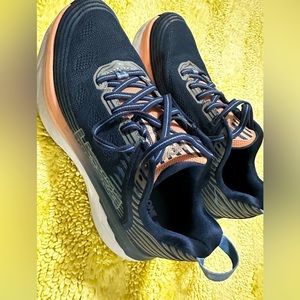 Hoka One One size 7 Women
Running Shoes Athletic Shoes
Sneakers Gym Shoe